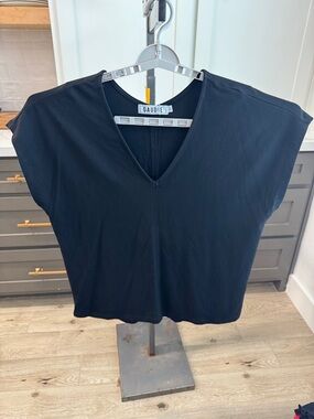 Gaudi' Black V-Neck Relaxed Tunic Top